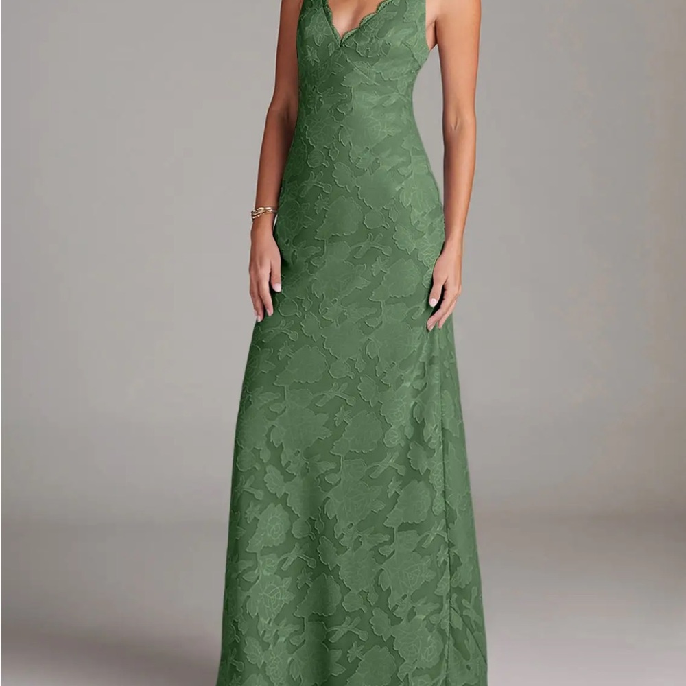 Elegant Olive Green V-Neck Lace Evening Dress - Picture 3 of 5